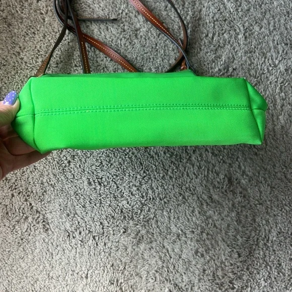 Dooney & Bourke Bright Green Classic Style Crossbody Bag with Leather Detailing - Picture 4 of 15